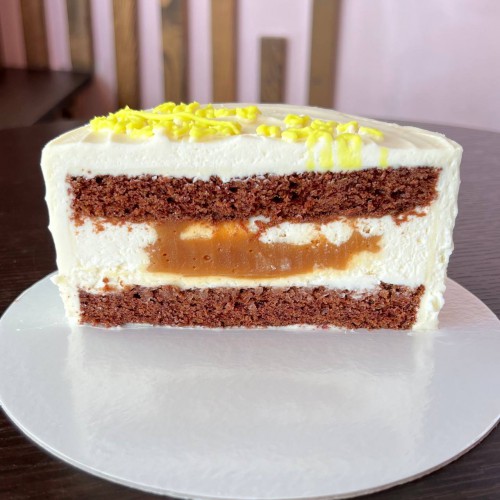 Шоколадный брауни с соленой карамелью