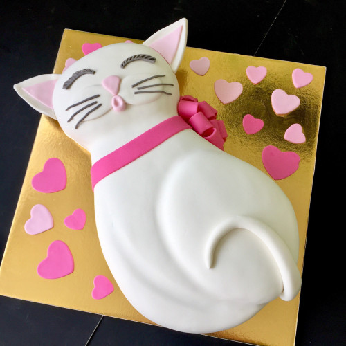 Торт 3D #282 котик с бантиком, мастика белый