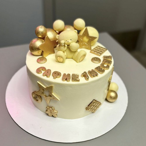 Торт на годик #2573 с мишкой и шоколадными шариками, белый