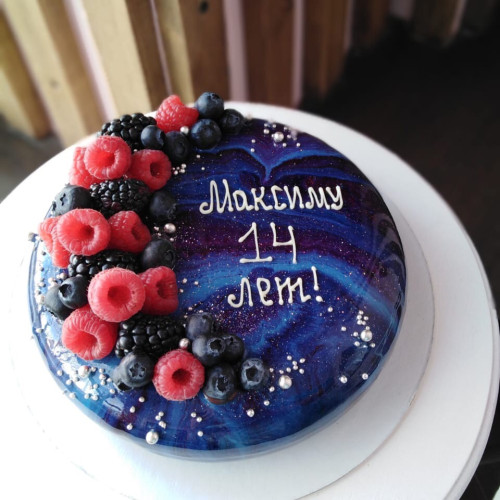Торт муссовый #613 с ягодами, космос