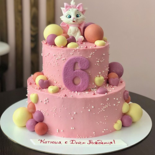 Торт для девочек #872 с фигуркой кошечка и шоколадными шариками, розовый