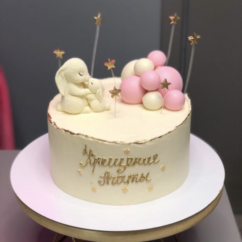 Торт на крещение #2590 с зайчиками и шоколадными шариками, белый