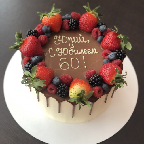 Торт для мужчин #1584 со свежими ягодами, белый