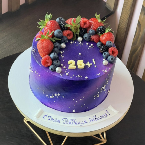 Торт для женщин #1727 со свежими ягодами, космос