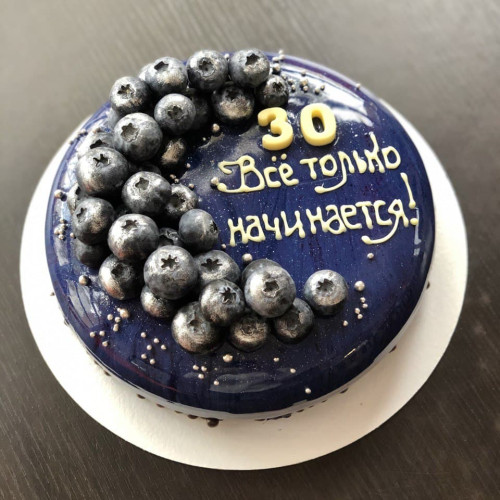 Торт муссовый #1117 с ягодами и шоколадными цифрами, синий